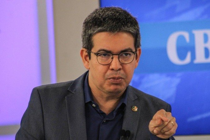 Randolfe Rodrigues diz, ainda, que, Randolfe Rodrigues diz, ainda, que,