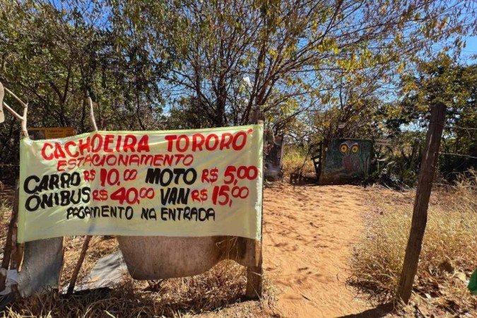 Entrada da trilha para a Cachoeira do Tororó. 