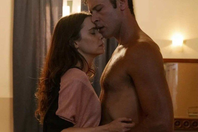 Leandro Lima relembra perrengue durante cena picante com Débora Falabella em ‘Terra e Paixão’ - (crédito: Reprodução/ Victor Pollak/Gshow) Leandro Lima relembra perrengue durante cena picante com Débora Falabella em ‘Terra e Paixão’ - (crédito: Reprodução/ Victor Pollak/Gshow)