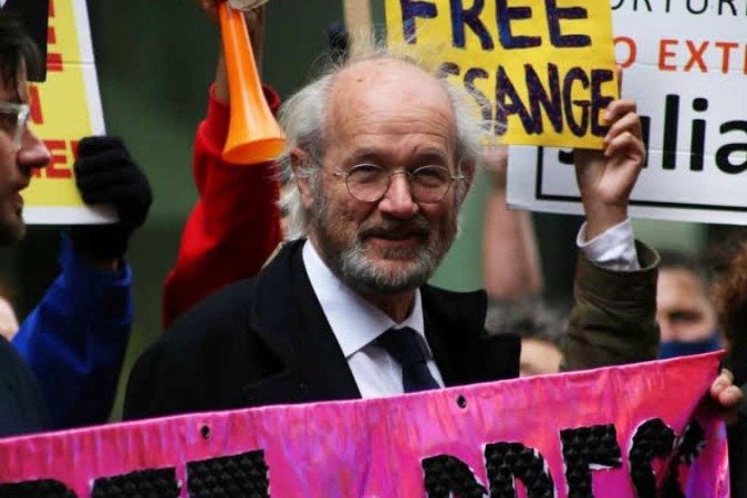 Cena do filme Ithaka: a luta de Assange