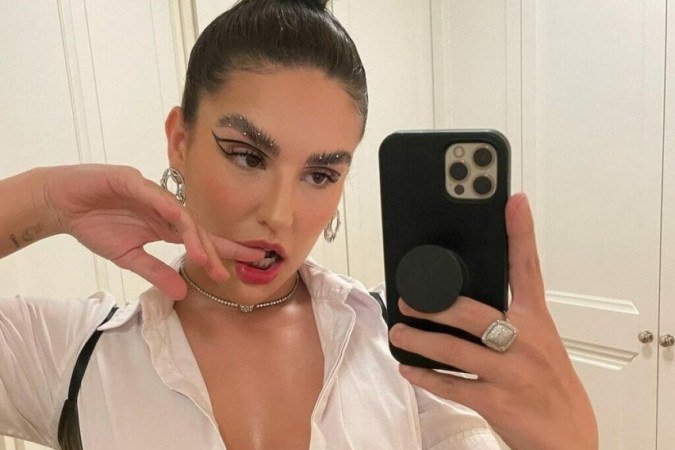 Kéfera mostra resultado de lipoaspiração e rebate críticas da web - (crédito: Observatorio dos Famosos) Kéfera mostra resultado de lipoaspiração e rebate críticas da web - (crédito: Observatorio dos Famosos)