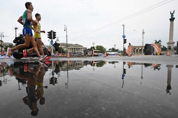Brazil's Caio Bonfim and Sweden's Perseus Karlstrom competes in the men's 20km race walk final during the World Athletics Championships in Budapest on August 19, 2023.
      