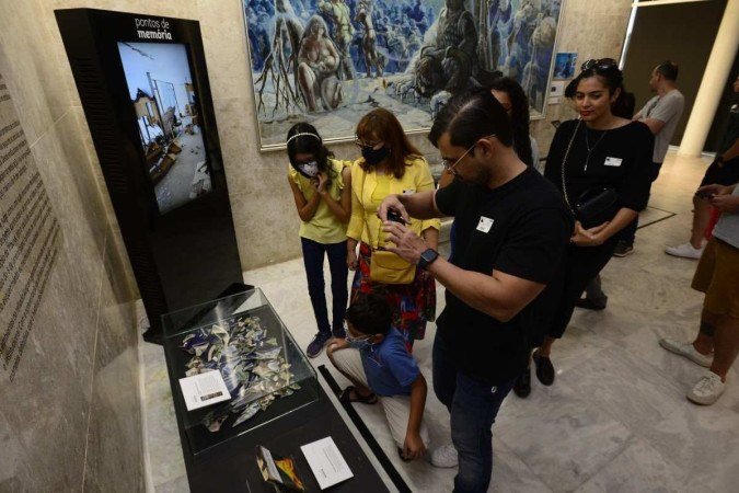 No STF, um memorial com as peças que não puderam ser recuperadas depois dos ataques lembra que a democracia venceu - (crédito: Fotos: Marcelo Ferreira/CB/D.A Press ) No STF, um memorial com as peças que não puderam ser recuperadas depois dos ataques lembra que a democracia venceu - (crédito: Fotos: Marcelo Ferreira/CB/D.A Press )