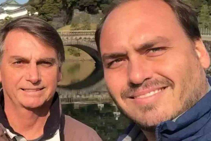 Carlos sobre situação de Bolsonaro: 'Parem com esse negócio de prisão' - (crédito: Reprodução/Redes Sociais) Carlos sobre situação de Bolsonaro: 'Parem com esse negócio de prisão' - (crédito: Reprodução/Redes Sociais)
