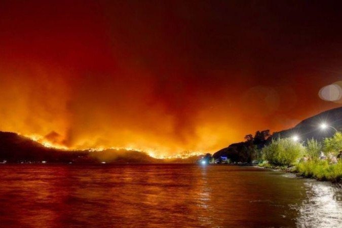 O Canadá está enfrentando sua pior temporada de incêndios florestais já registrada, com pelo menos mil incêndios em todo o país, de acordo com o Canadian Interagency Wildfire Center (CIFFC) - (crédito: Getty Images) O Canadá está enfrentando sua pior temporada de incêndios florestais já registrada, com pelo menos mil incêndios em todo o país, de acordo com o Canadian Interagency Wildfire Center (CIFFC) - (crédito: Getty Images)