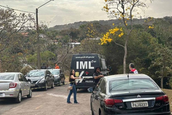 Corpo encontrado dentro de carro submerso no lago norte - (crédito: Mila Ferreira/CB/D.A Press) Corpo encontrado dentro de carro submerso no lago norte - (crédito: Mila Ferreira/CB/D.A Press)