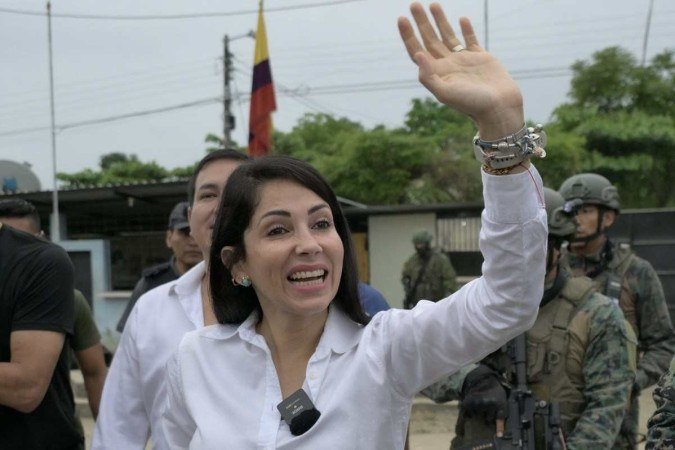 A candidata Luisa Gonzalez é aliada do ex-presidente Rafael Correa - (crédito: Fotos: AFP) A candidata Luisa Gonzalez é aliada do ex-presidente Rafael Correa - (crédito: Fotos: AFP)