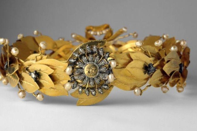 A ‘grinalda cívica’ foi um presente da cidade de Cusco, no Peru, para Simón Bolívar. Hoje, ela faz parte do acervo do Museu Nacional da Colômbia - (crédito: CORTESÍA MUSEO NACIONAL DE COLOMBIA) A ‘grinalda cívica’ foi um presente da cidade de Cusco, no Peru, para Simón Bolívar. Hoje, ela faz parte do acervo do Museu Nacional da Colômbia - (crédito: CORTESÍA MUSEO NACIONAL DE COLOMBIA)