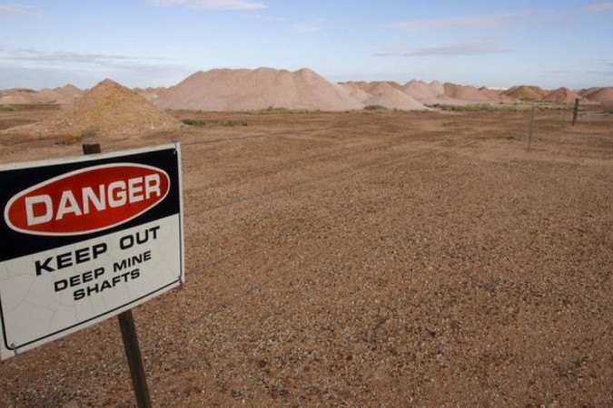 Coober Pedy é uma cidade incomum no sul da Austrália, onde tudo é subterrâneo, de igrejas a locais de acampamento -  (crédito: Getty Images)