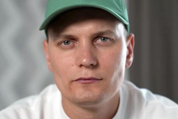 O ex-prisioneiro de guerra ucraniano Artem Seredniak afirma que foi espancado e sofreu choques elétricos no centro de detenção de Taganrog, no sudoeste da Rússia. - (crédito: BBC) O ex-prisioneiro de guerra ucraniano Artem Seredniak afirma que foi espancado e sofreu choques elétricos no centro de detenção de Taganrog, no sudoeste da Rússia. - (crédito: BBC)