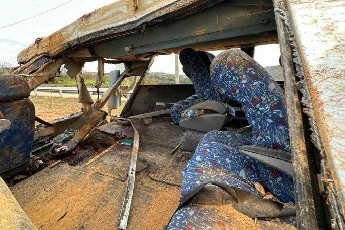 Três corpos de vítimas de acidente de ônibus são identificados no IML - (crédito: EM Gerais) Três corpos de vítimas de acidente de ônibus são identificados no IML - (crédito: EM Gerais)