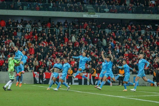 O Bolívar chegou às quartas de final ao bater o Athletico-PR. Contra o Inter, sonha em repetir a melhor campanha no torneio -  (crédito: Divulgação/Bolívar)