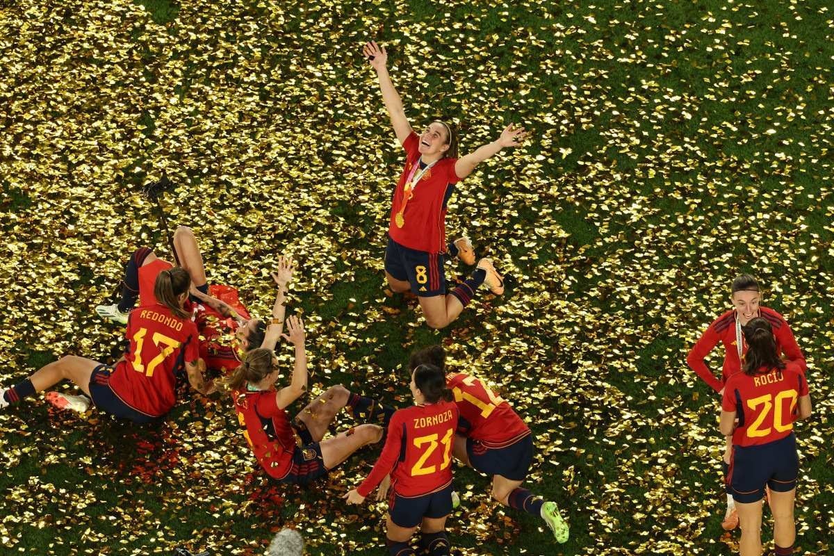 Como a Espanha alcançou em três Copas o que o Brasil busca há nove