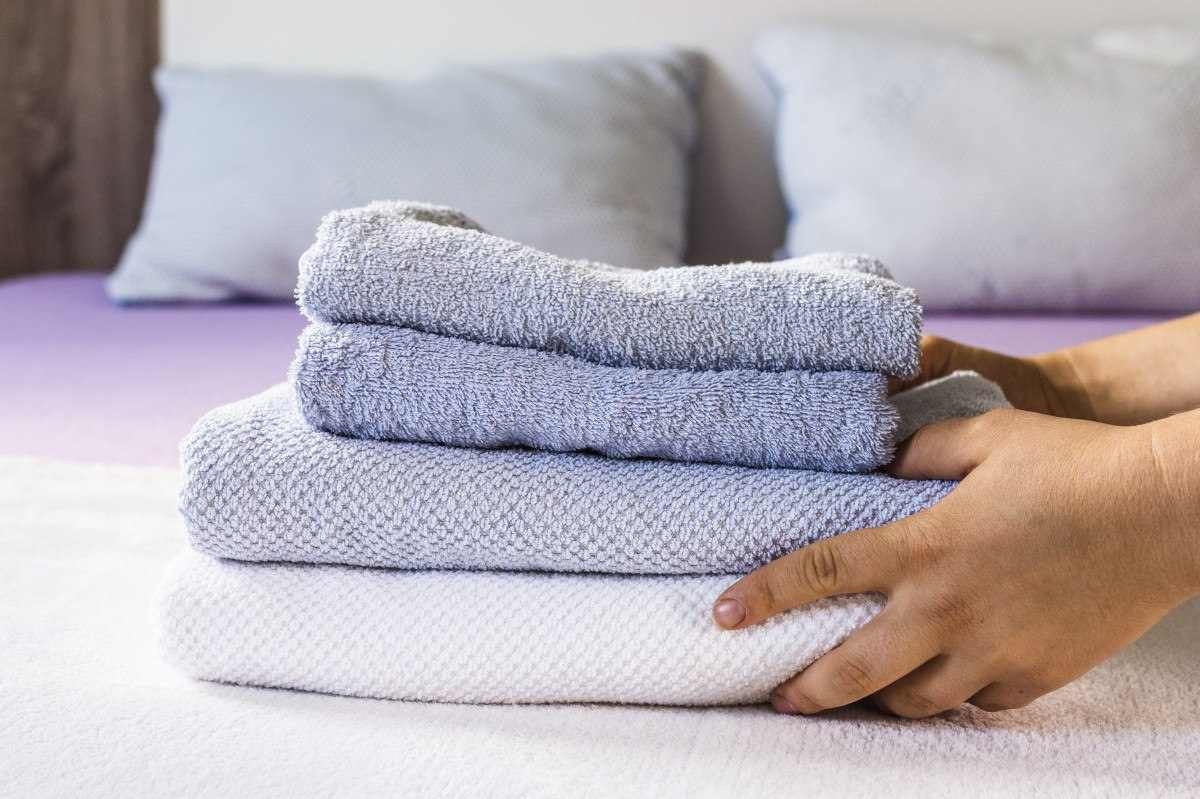 Saiba os benefícios de manter a limpeza periódica dos lençóis e toalhas