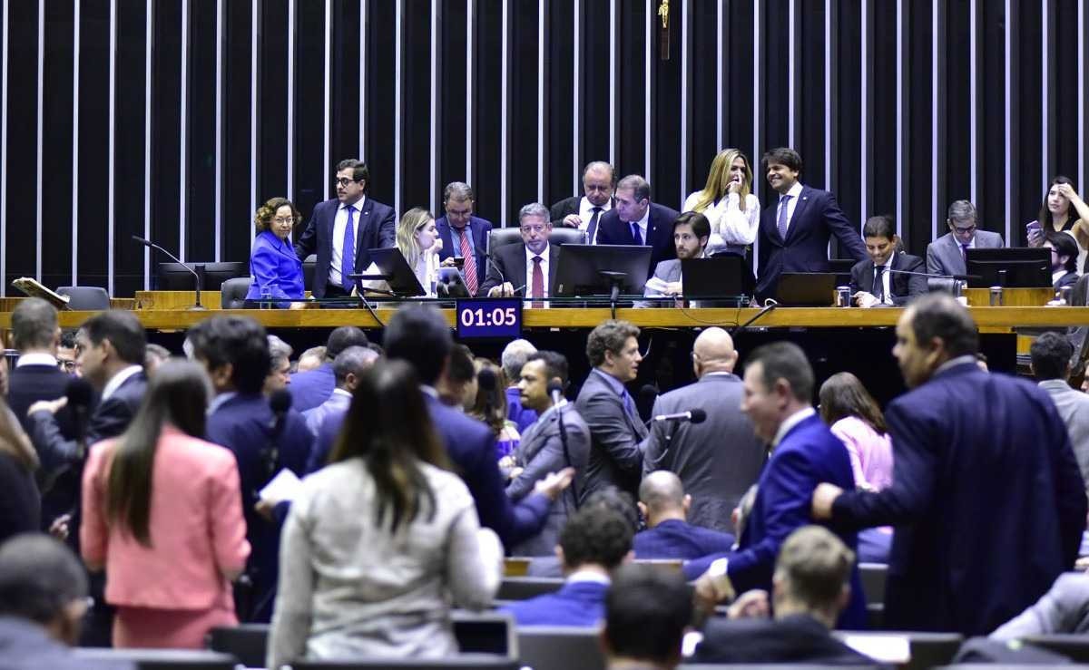 Câmara começa a votar pacote que flexibiliza legislação eleitoral