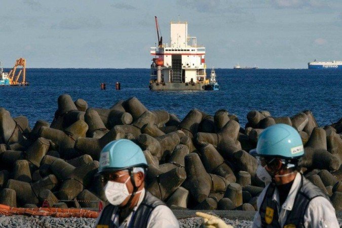 Está em construção um túnel submarino na usina nuclear de Fukushima - (crédito: EPA) Está em construção um túnel submarino na usina nuclear de Fukushima - (crédito: EPA)