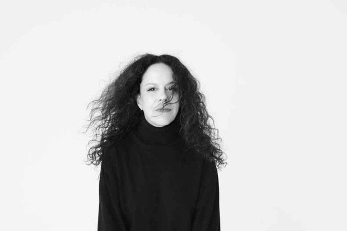 Bebel Gilberto envolve família e música. Seu pai, o baiano João Gilberto, foi um dos criadores da bossa nova, gênero que provocou uma revolução na música brasileira e a projetou no mundo. 