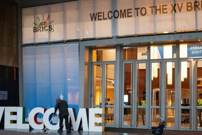 A expansão do Brics é o principal tema da 15ª cúpula do bloco, realizada em Joanesburgo, na África do Sul - (crédito: KIM LUDBROOK/EPA-EFE/REX/Shutterstock) A expansão do Brics é o principal tema da 15ª cúpula do bloco, realizada em Joanesburgo, na África do Sul - (crédito: KIM LUDBROOK/EPA-EFE/REX/Shutterstock)