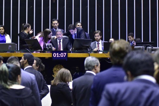 Plenário da Câmara durante sessão conduzida pelo presidente da casa legislativa, Arthur Lira (PP-AL) -  (crédito: Zeca Ribeiro/Câmara dos Deputados)