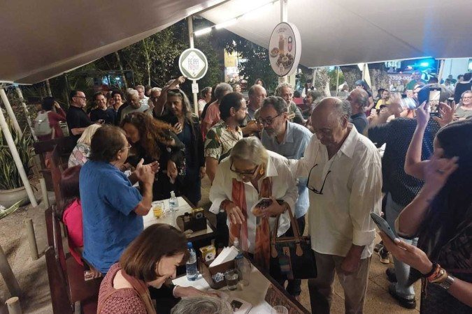 Lançamento do livro dos 70 aos 70: breve antologia brasiliense - (crédito: Mariana Niederauer/CB/D.A. Press) Lançamento do livro dos 70 aos 70: breve antologia brasiliense - (crédito: Mariana Niederauer/CB/D.A. Press)