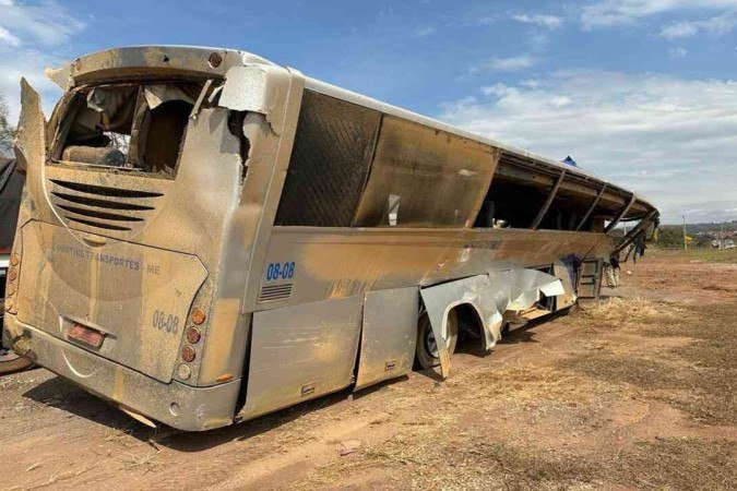 Acidente com ônibus ocorreu na altura do KM 526, entre Igarapé e Brumadinho, na Grande BH - (crédito: Ramon Lisboa/EM/D.A Press) Acidente com ônibus ocorreu na altura do KM 526, entre Igarapé e Brumadinho, na Grande BH - (crédito: Ramon Lisboa/EM/D.A Press)
