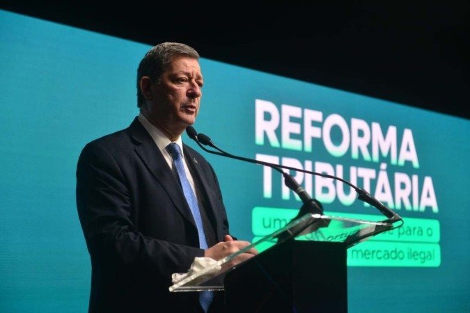 Edson Vismona, presidente executivo do Instituto Brasileiro de Ética Concorrencial (ETCO), é um dos especialistas que compõe o seminário do Correio, que debate sobre como a reforma tributária irá impactar o combate ao mercado ilegal
- (crédito: CB) Edson Vismona, presidente executivo do Instituto Brasileiro de Ética Concorrencial (ETCO), é um dos especialistas que compõe o seminário do Correio, que debate sobre como a reforma tributária irá impactar o combate ao mercado ilegal
- (crédito: CB)