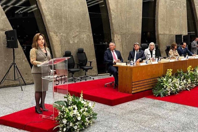 Na ocasião, a ministra também recebeu homenagens de colegas, família - (crédito: Bemjamin Figueredo / C.A.Press) Na ocasião, a ministra também recebeu homenagens de colegas, família - (crédito: Bemjamin Figueredo / C.A.Press)