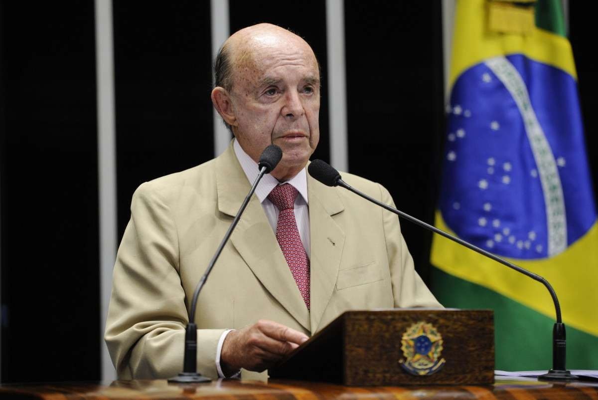 Aos 88 anos, morre o ex-senador Francisco Dornelles