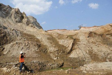 Área usada para escavação, depósito e beneficiamento das terras extraídas não passa de 10% do tamanho médio das fazendas da região -  (crédito:  Minervino Júnior/D.A Press)