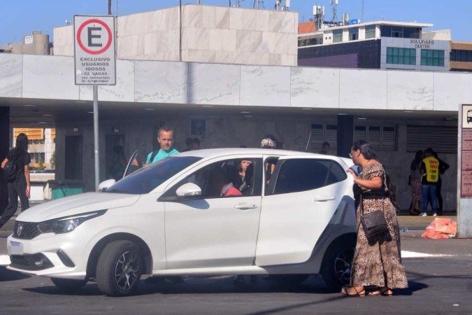  23/08/2023 Credito: Ed Alves/CB/DA.Press. Cidades. Transporte Pirata. Plataforma Superior da Rodovíaria. 