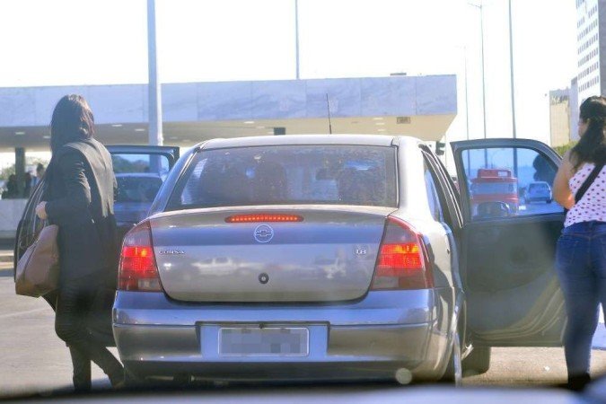  23/08/2023 Credito: Ed Alves/CB/DA.Press. Cidades. Transporte Pirata. Plataforma Superior da Rodovíaria. 