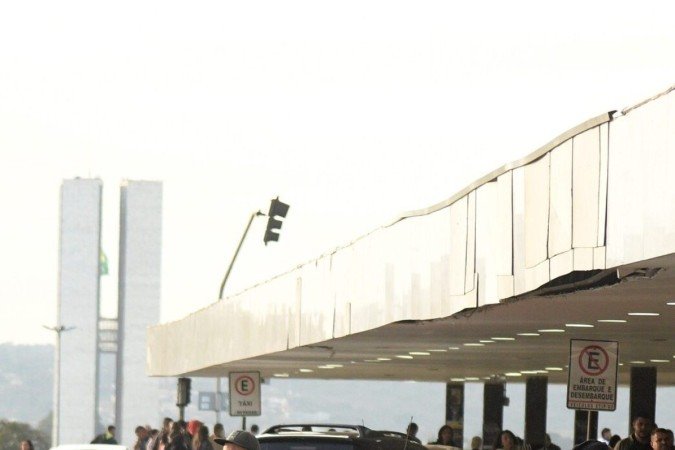  23/08/2023 Credito: Ed Alves/CB/DA.Press. Cidades. Transporte Pirata. Plataforma Superior da Rodovíaria. 