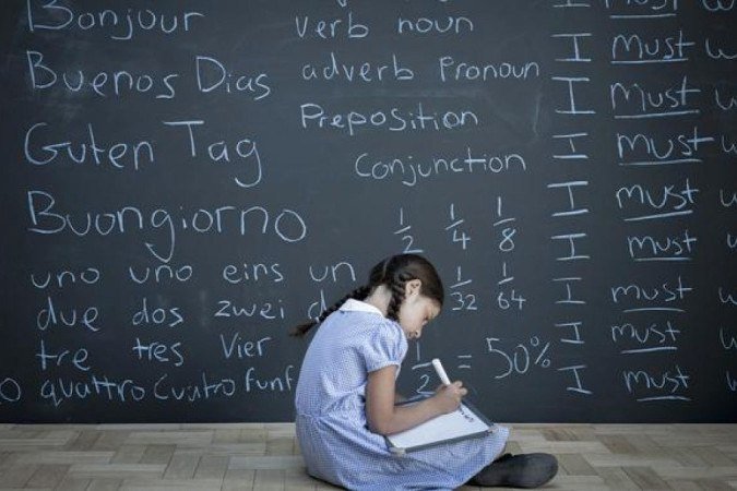 A pessoa bilíngue tem mais trabalho para selecionar e definir o termo correto, o que tem consequências cognitivas de longo prazo - (crédito: Getty Images) A pessoa bilíngue tem mais trabalho para selecionar e definir o termo correto, o que tem consequências cognitivas de longo prazo - (crédito: Getty Images)