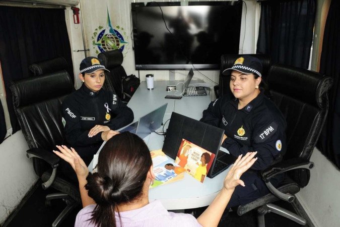 O objetivo do posto avançado da PMDF é combater e prevenir a violência doméstica e familiar, oferecendo esclarecimentos à comunidade de Arniqueiras - (crédito: Minervino Júnior/CB/D.A.Press) O objetivo do posto avançado da PMDF é combater e prevenir a violência doméstica e familiar, oferecendo esclarecimentos à comunidade de Arniqueiras - (crédito: Minervino Júnior/CB/D.A.Press)