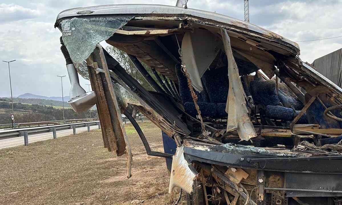 Torcedor ferido em acidente na Fernão Dias tem alta do hospital 