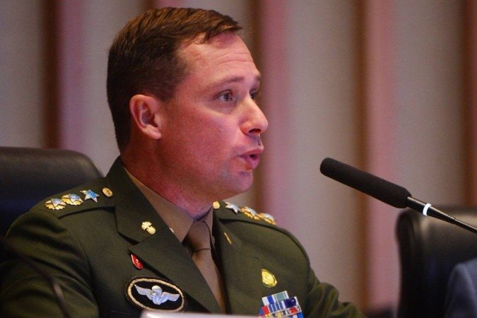 Mesmo diante da insistência dos parlamentares, militar permaneceu calado - (crédito: Ed Alves/CB/DA.Press) Mesmo diante da insistência dos parlamentares, militar permaneceu calado - (crédito: Ed Alves/CB/DA.Press)