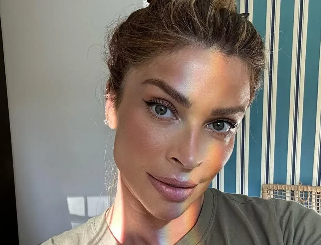 Grazi Massafera deixa seios à mostra ao usar lingerie transparente e causa - (crédito: Reprodução/ Instagram/ Massafera ) Grazi Massafera deixa seios à mostra ao usar lingerie transparente e causa - (crédito: Reprodução/ Instagram/ Massafera )