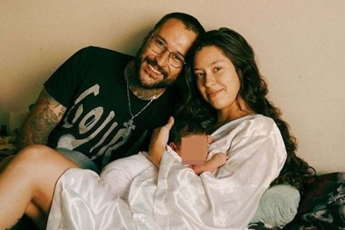 Brasileiros relatam que tiveram bebê recém-nascida retida em maternidade - (crédito: Reprodução/Instagram/@isabelaburgoss) Brasileiros relatam que tiveram bebê recém-nascida retida em maternidade - (crédito: Reprodução/Instagram/@isabelaburgoss)