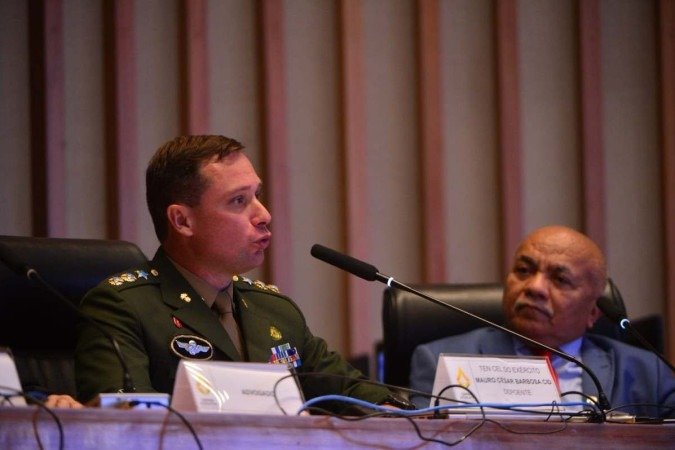 Militar rascunhou vários trechos do texto que usou para nortear fala que fez aos deputados - (crédito: Ed Alves/CB) Militar rascunhou vários trechos do texto que usou para nortear fala que fez aos deputados - (crédito: Ed Alves/CB)