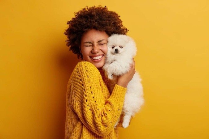 O estudo analisou a leitura das ondas cerebrais caninas e observou que os cachorros ouvem melhor as vozes femininas -  (crédito: Reprodução/Freepik)
