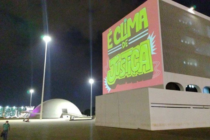 Projeção na Biblioteca Nacional pede por justiça