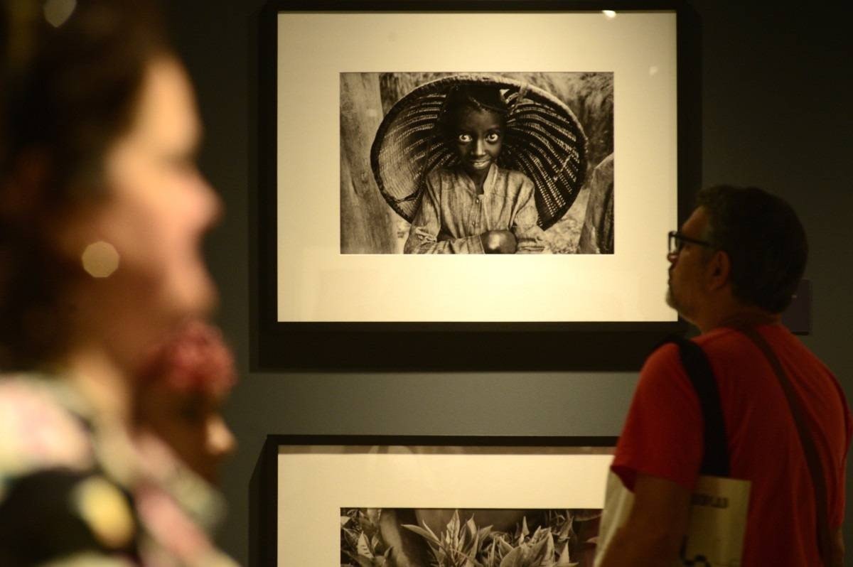  24/08/2023  Crédito: Carlos Vieira/CB/DA Press. Brasília, DF. Cidades. Visita guiada para jornalistas à exposição "Trabalhadores" de Sebastião Salgado no SESI Lab.