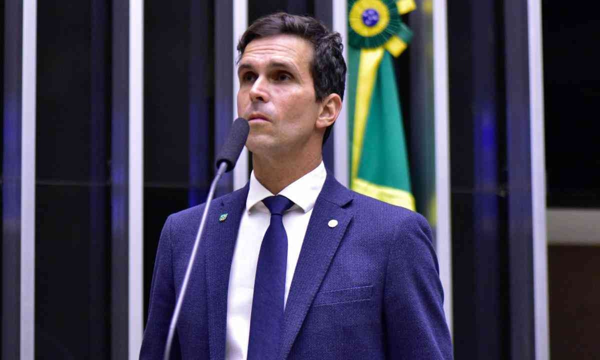 Único deputado a votar contra MP do salário mínimo justifica: 'Foi um erro' 