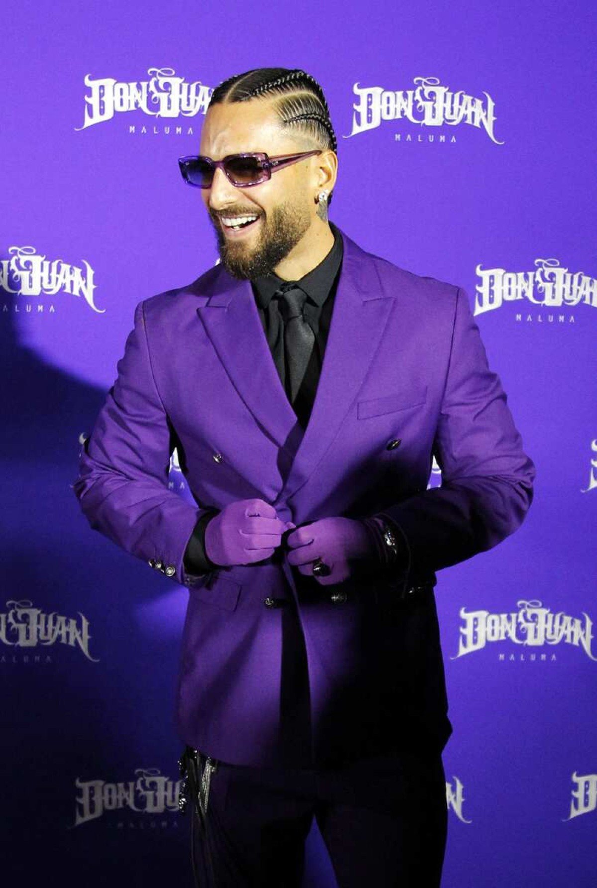 Maluma pousa durante lançamento do álbum Don Juan