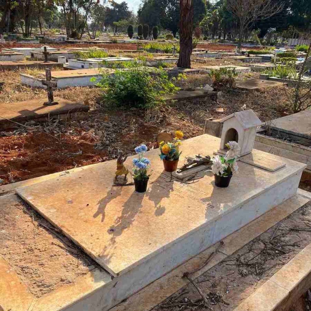 Família denuncia vandalismo em sepultura no Campo da Esperança