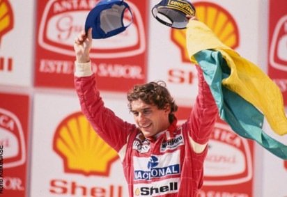 Ayrton Senna, um ídolo brasileiro e até no exterior, faria 63 anos em 21 de março de 2023.  -  (crédito: instituto Ayrton Senna wikimedia commons a)