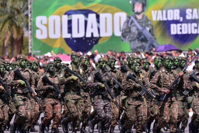 Desfile do Dia do Soldado no Setor Militar Urbano, em Brasília -  (crédito:  Ed Alves/CB/DA.Press)