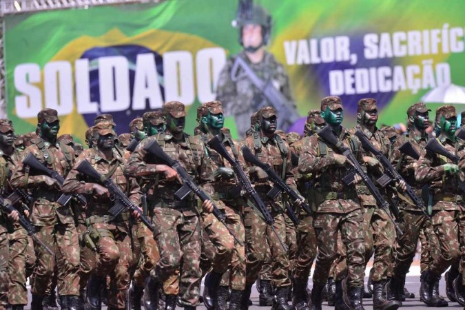  25/08/2023 Credito: Ed Alves/CB/DA.Press. Politica. Dia do Soldado. Defile no Setor Militar de Brasília - QG do Exercito. Com a presença do Presidente em exercicio Geraldo Alckmim - Ministro do STF Alexandre de Moraes, Ministro da Defesa José Mucio e o Comandante do Exercito Tomas Miguel Ribeiro Paiva.  -  (crédito:  Ed Alves/CB/DA.Press)