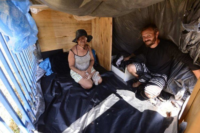 Maria das Graças, 60 anos, vive com o marido em um barraco na 902 Sul