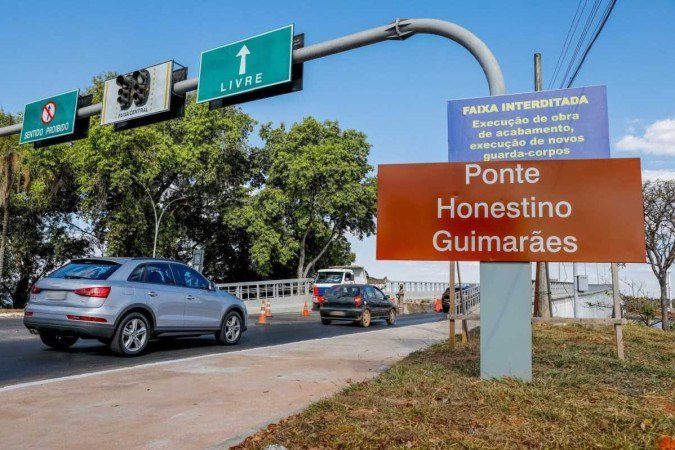 Interdição das faixas da Ponte Honestino Guimarães é necessária para a retirada do pavimento antigo e a aplicação de uma nova camada asfáltica - (crédito: Lúcio Bernardo Jr./Agência Brasília/Divulgação) Interdição das faixas da Ponte Honestino Guimarães é necessária para a retirada do pavimento antigo e a aplicação de uma nova camada asfáltica - (crédito: Lúcio Bernardo Jr./Agência Brasília/Divulgação)